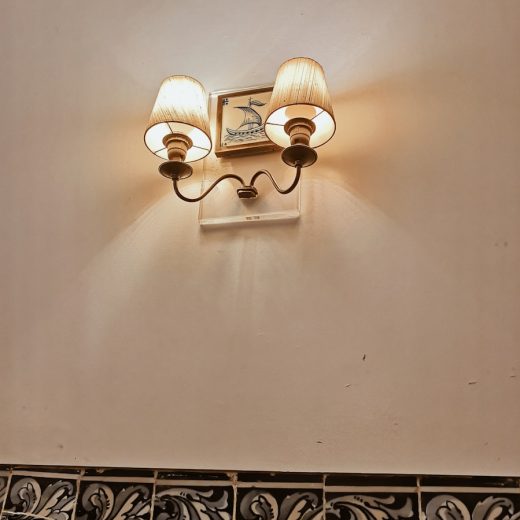 Photo Cream style ceramic wall lamp