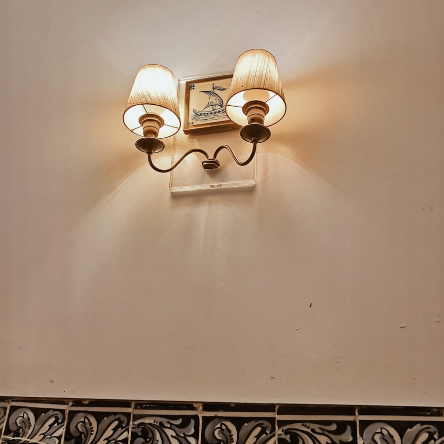 Photo Cream style ceramic wall lamp