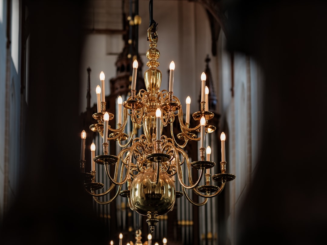 Photo cottage brass chandelier
